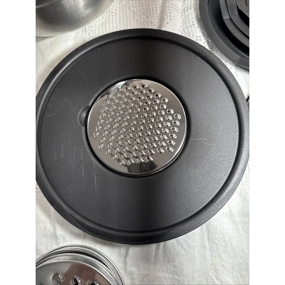Stainless Steel Mixing Bowls with Lids and 3 Different Shredders